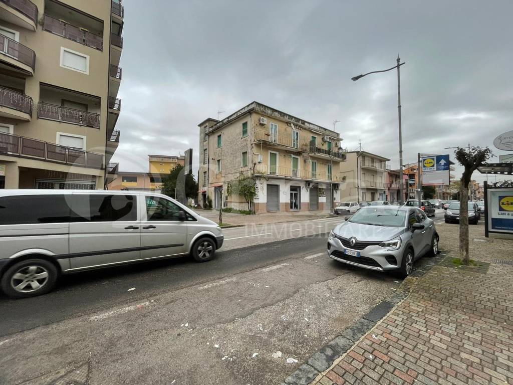 Locale commerciale via Belvedere, Battipaglia, Rif. 108132543