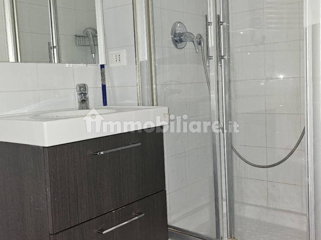 Rent Apartment Genoa. 2room flat in piazza Camillo Benso di Cavour 16