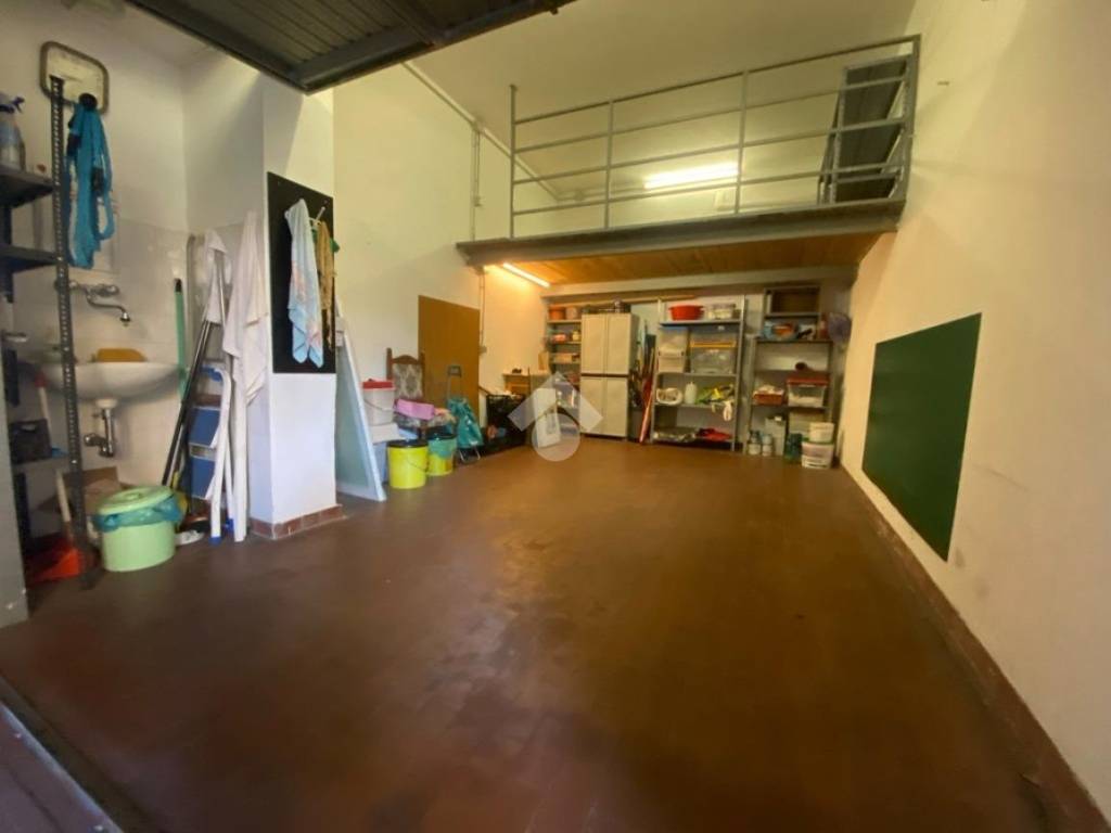 Garage salita Gambonia 12, Genoa, Ref. 108146409 Immobiliare.it