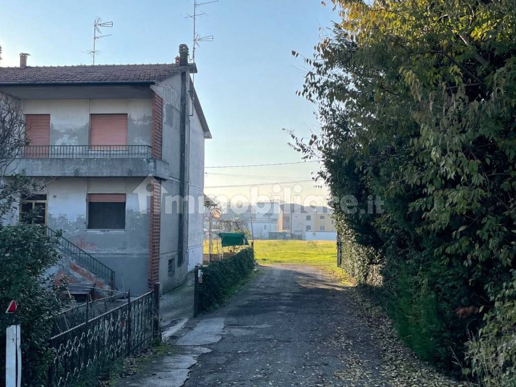 strada accesso via Bologna