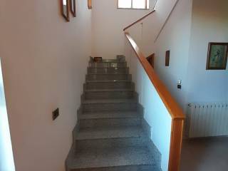 scale che portano la piano di sopra, cioè la zona