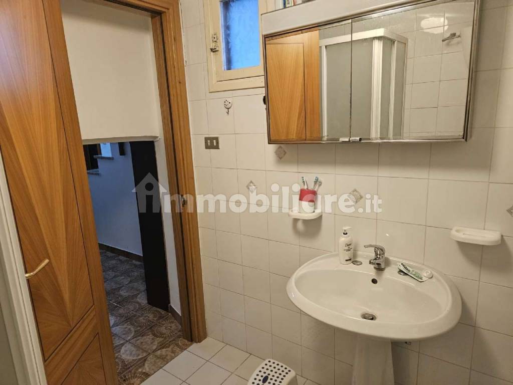 33 bagno sotto scala