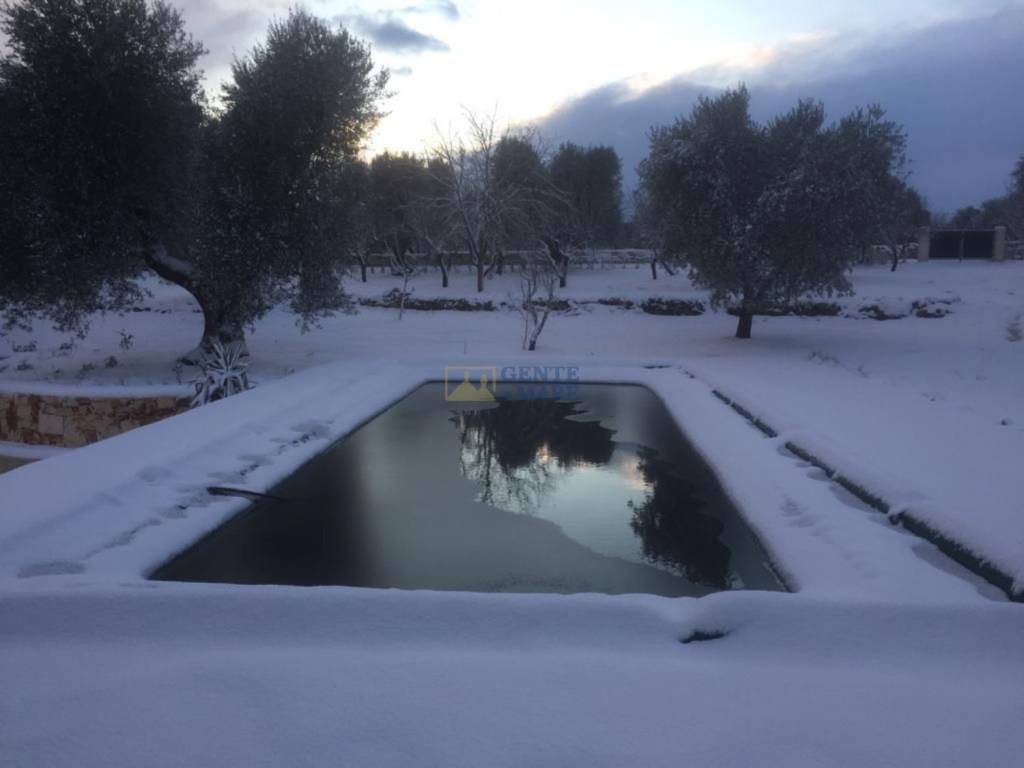 Trullo con piscina