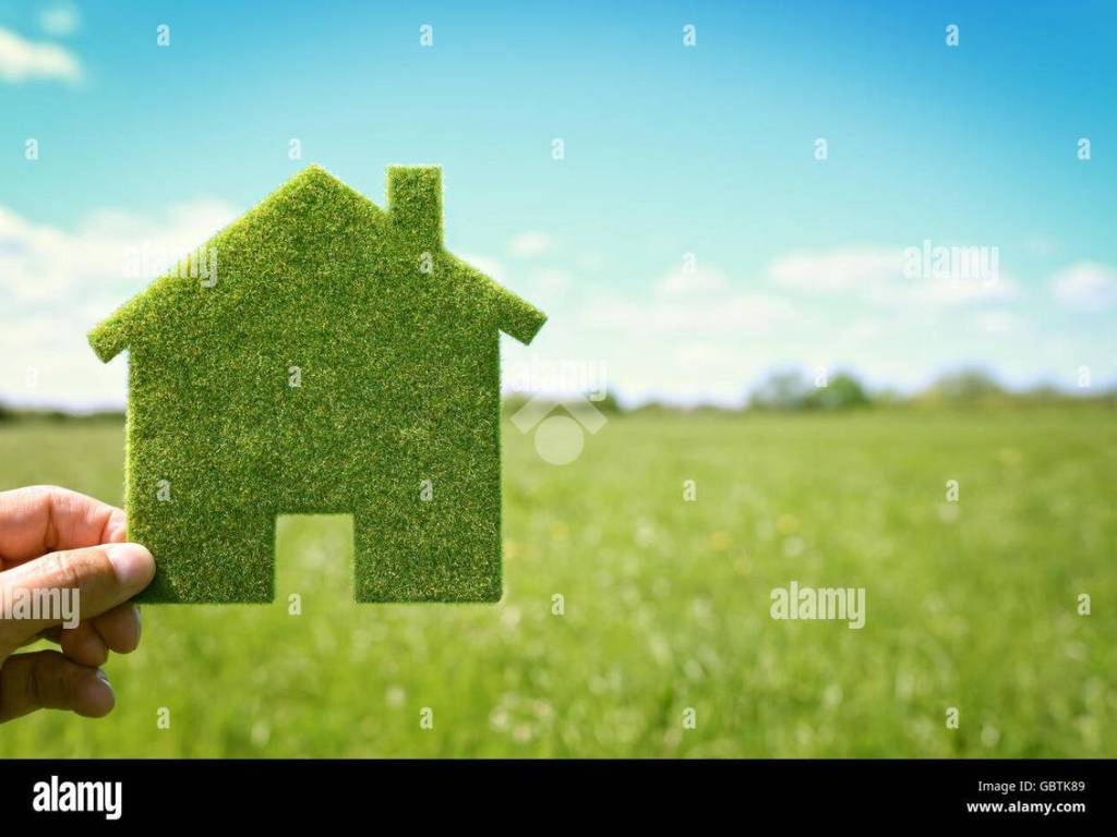 eco-green-house-sfondo-ambientale-in-campo-per-il-futuro-edificio-residenziale-plot-gbtk89