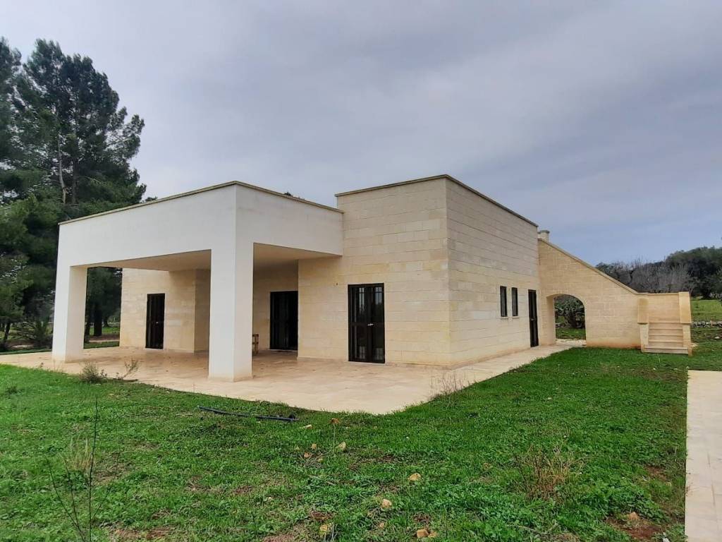 New villa con piscina e vista mare