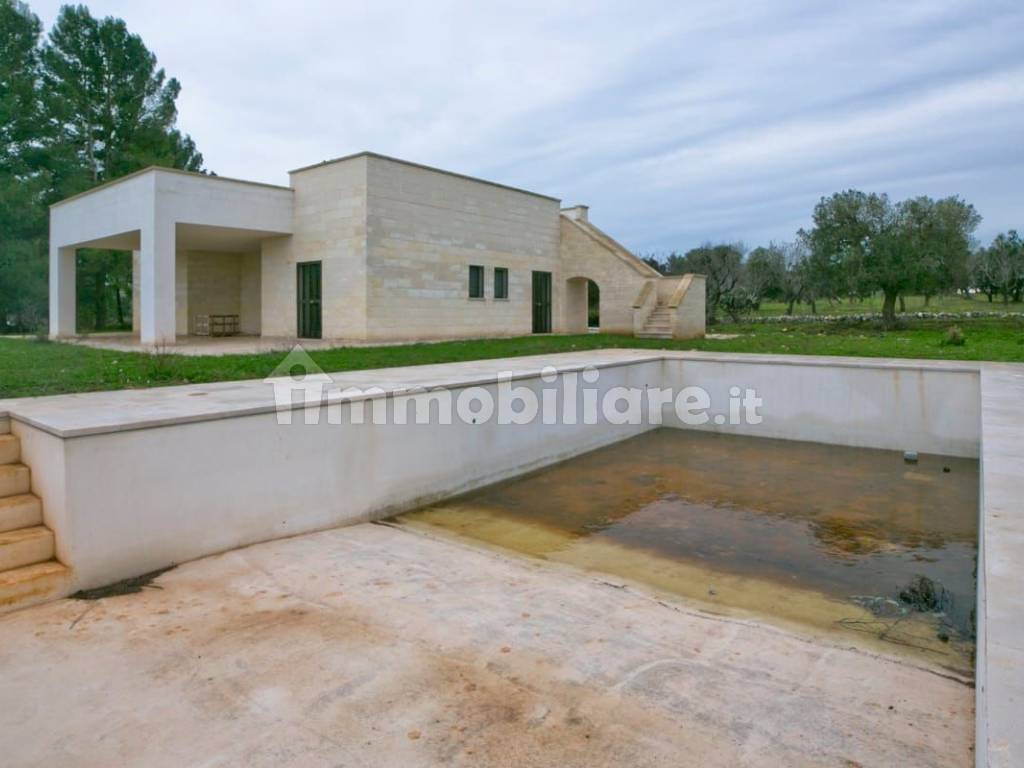 New villa con piscina e vista mare