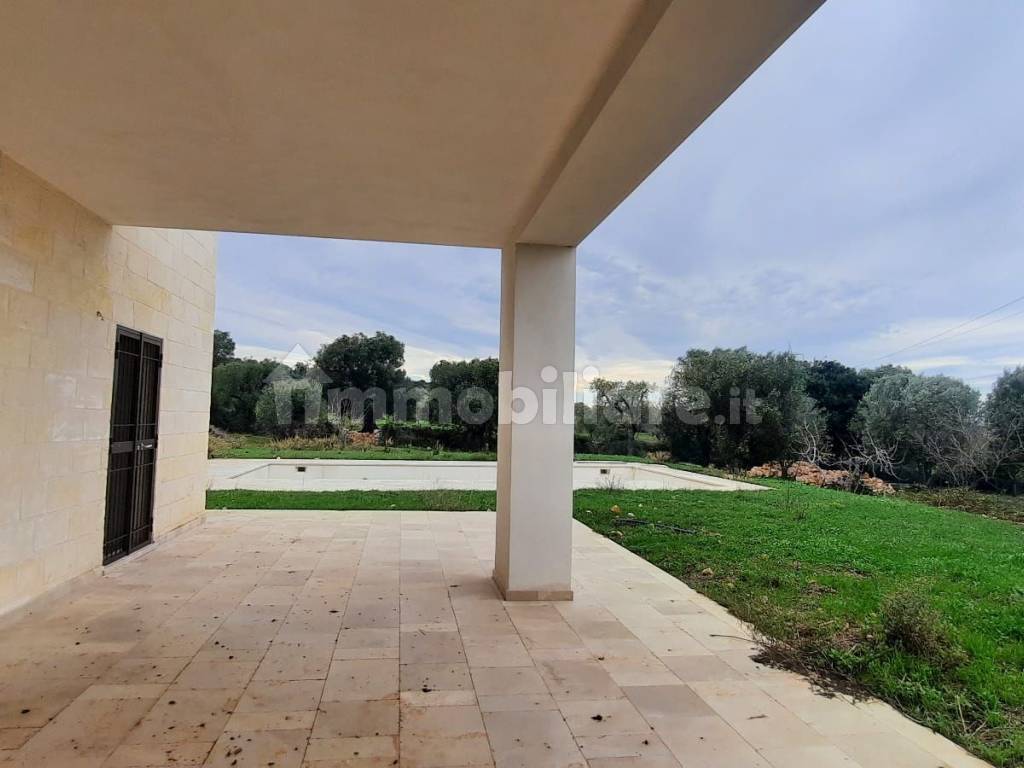 New villa con piscina e vista mare