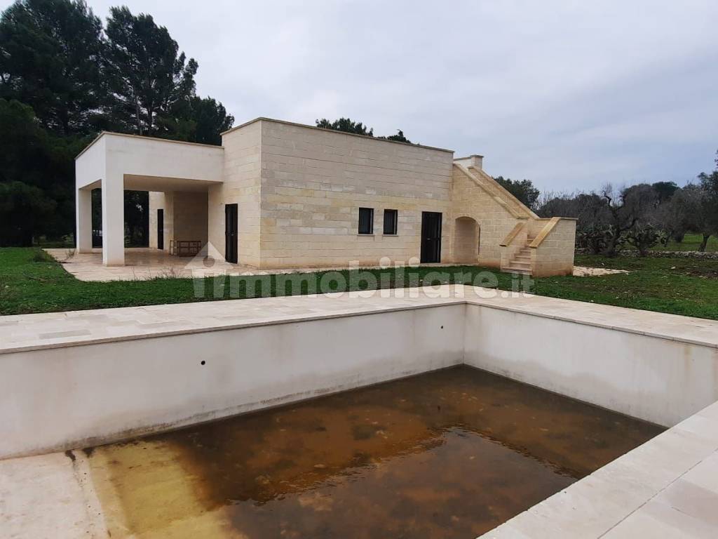 New villa con piscina e vista mare