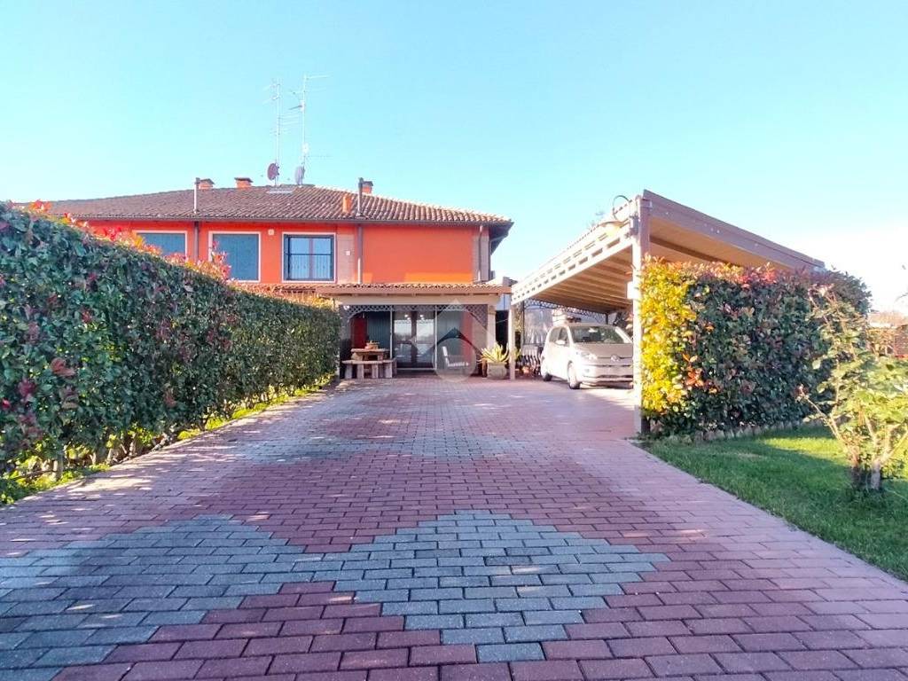 Villa bifamiliare via minozzi 59, Frazioni di Molinella, Molinella