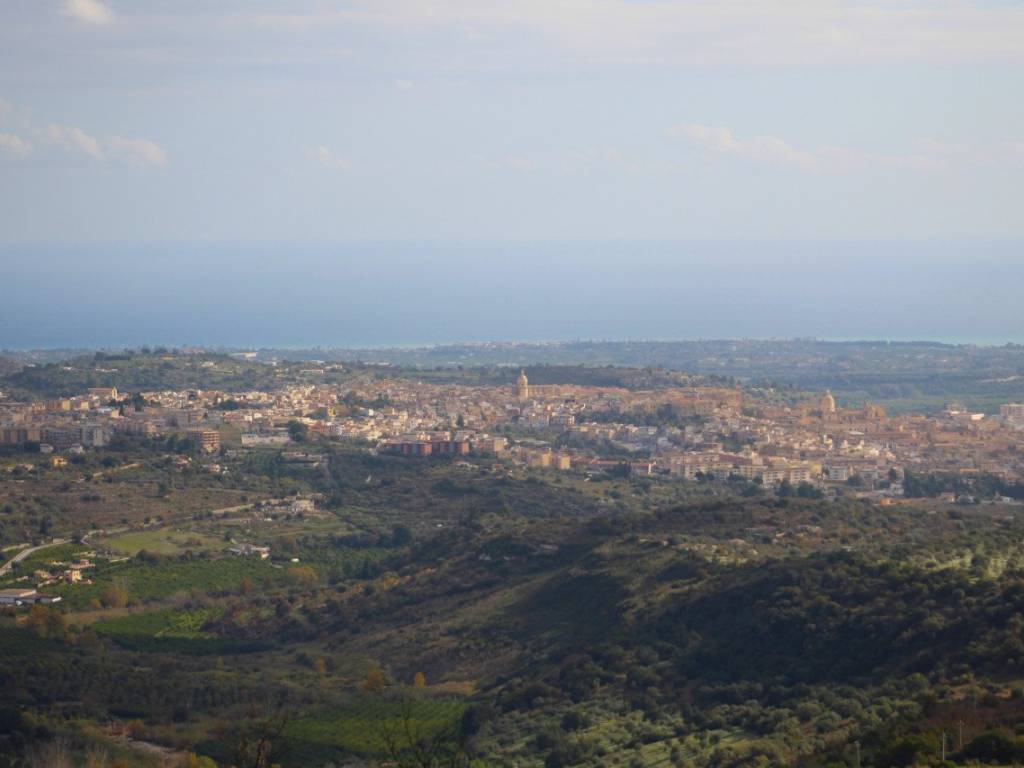 terreno vista mare e citta a noto 01