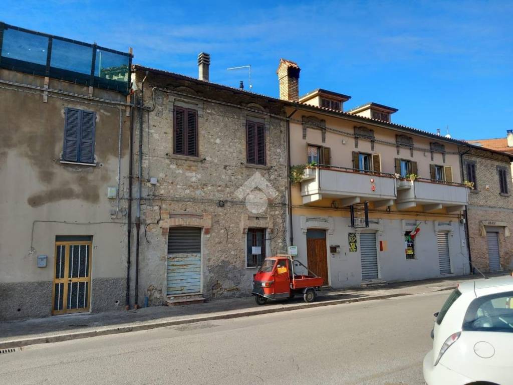 Vendita Appartamento Ascoli Piceno. Quadrilocale in via Santi Filippo e