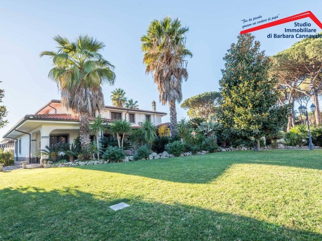 Villa unifamiliare via Alessandro Stradella, Infernetto, Roma