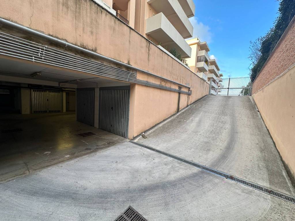 Garage - box via carroceto, semicentro, aprilia