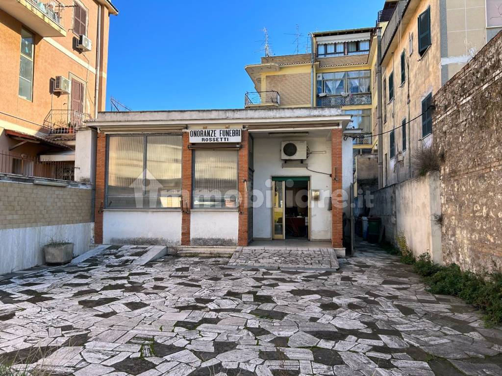 Cortile Esterno a parcheggio