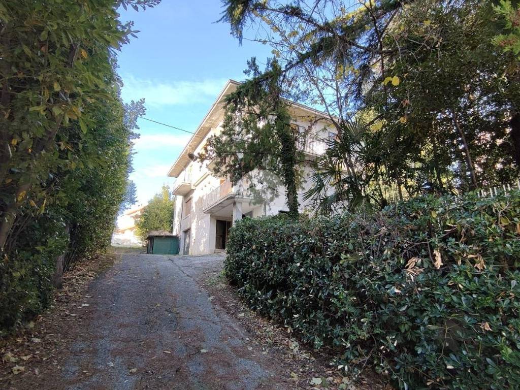 Villa bifamiliare viale mazzini 11, centro, offida