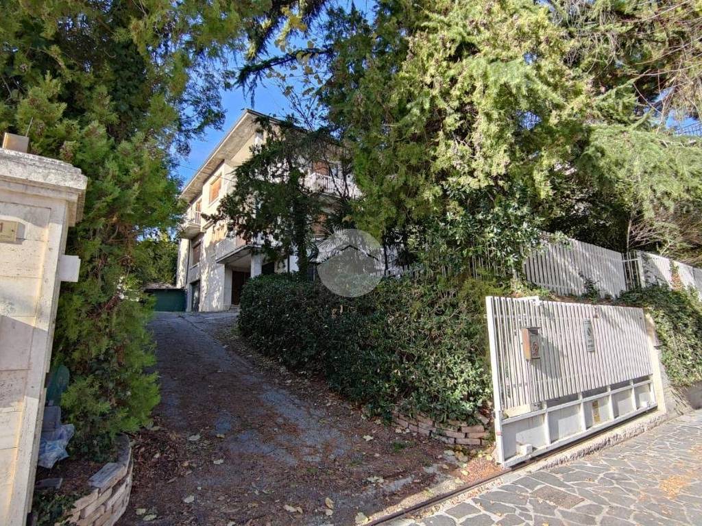 Villa bifamiliare viale mazzini 11, centro, offida