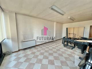 AFFITTASI UFFICIO 97MQ IN ZONA CENTRALE