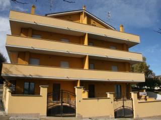 1-Palazzina%20quadri-familiare%20(B)%20fronte%20strada-1702464720-c22d105323f.JPG