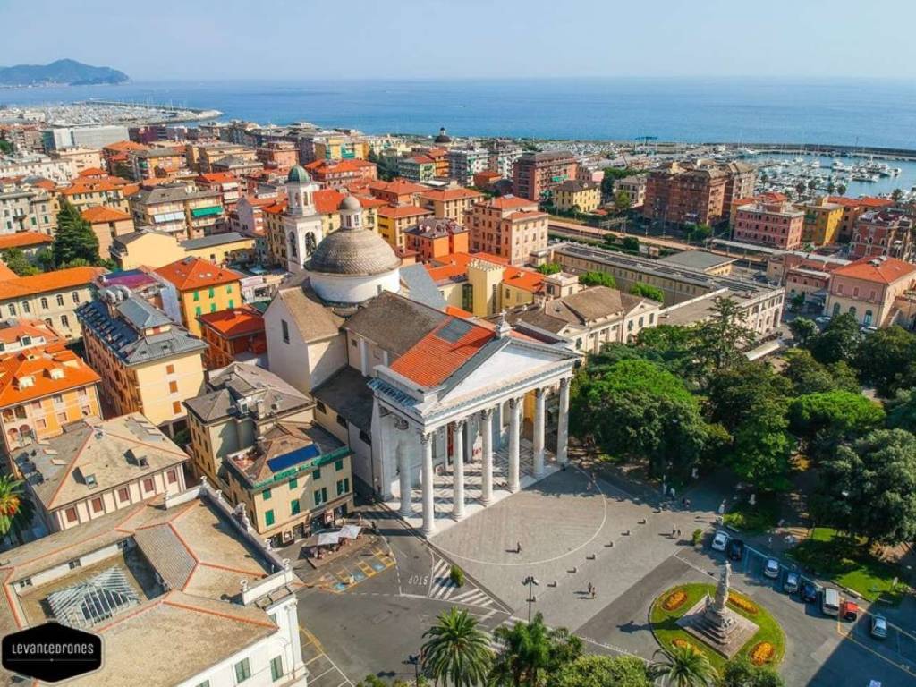 chiavari piazza nostra signora dell'orto drone