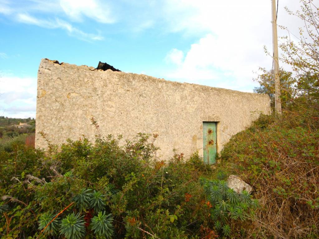 terreno con caseggiato a testa dell acqua 07