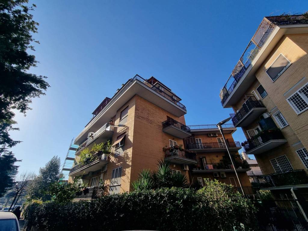 Affitto Appartamento Roma. Trilocale in via Francesco Valagussa. Posto
