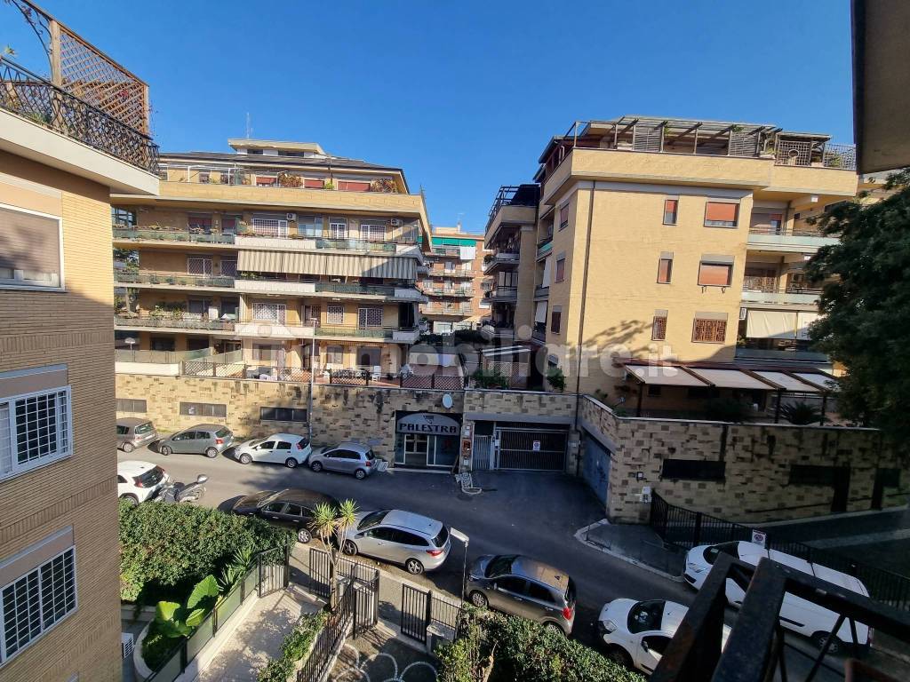 Affitto Appartamento Roma. Trilocale in via Francesco Valagussa. Posto