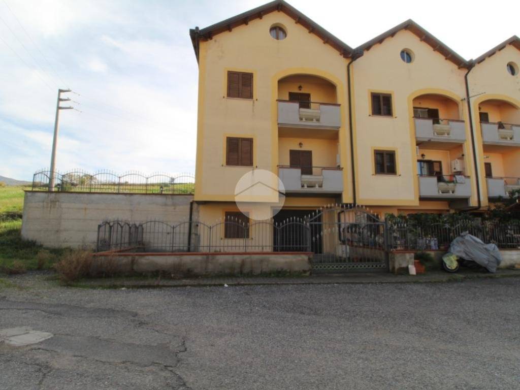 Villa a schiera ctr. impennuti 8, luzzi