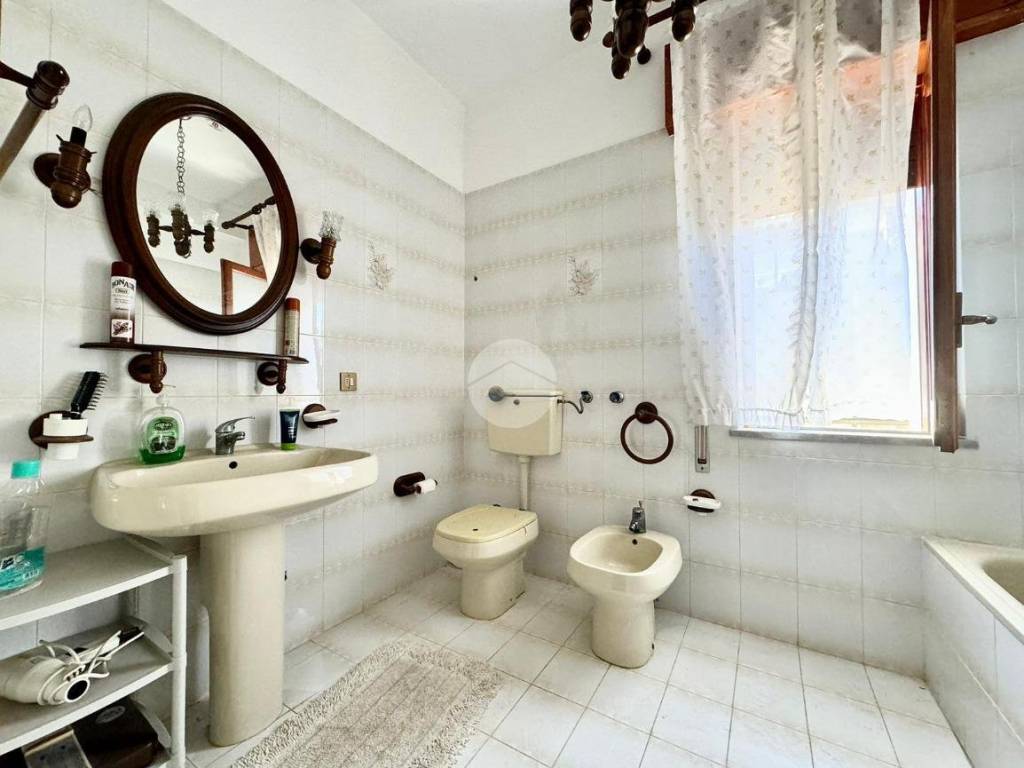 bagno con finestra piano primo