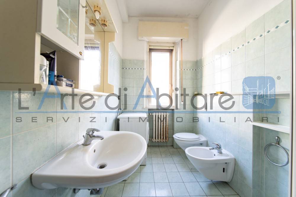 BAGNO FINESTRATO CON DOCCIA