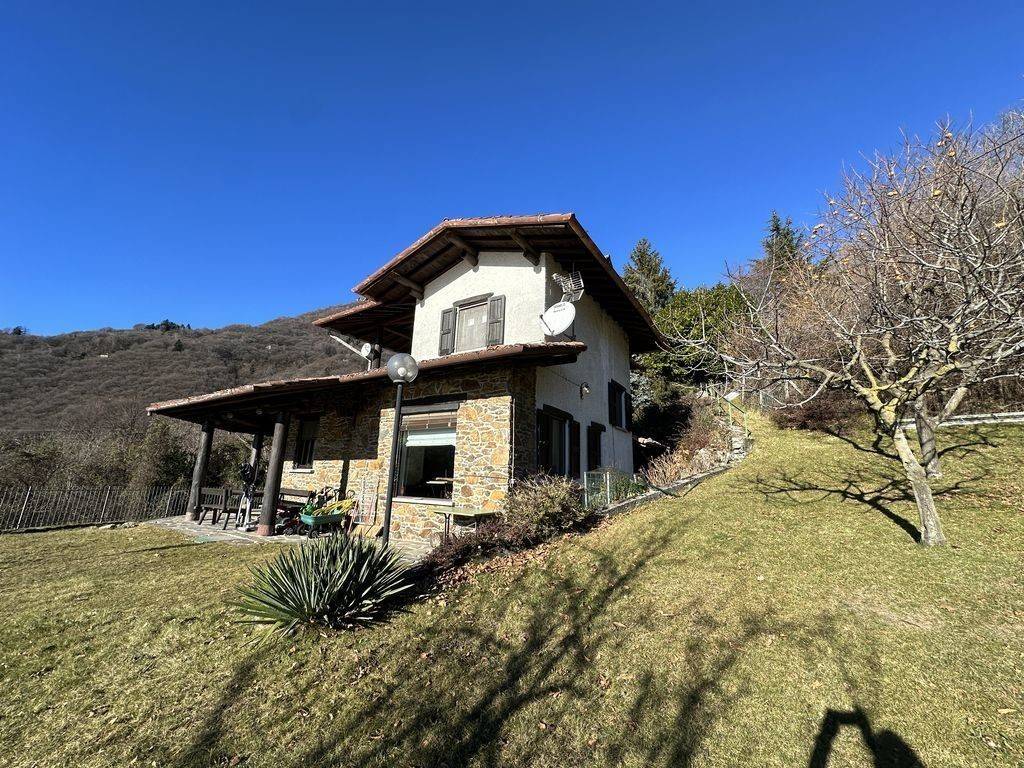 Lago Como Plesio loc. Breglia Casa con Giardino e Vista Lago rid-1