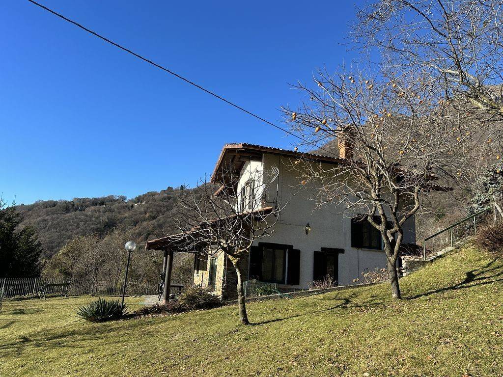 Lago Como Plesio loc. Breglia Casa con Giardino e Vista Lago rid-37