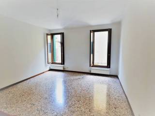 Apartment Campo San Tomà, San Polo, Venice
