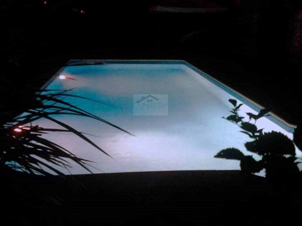 Piscina di notte