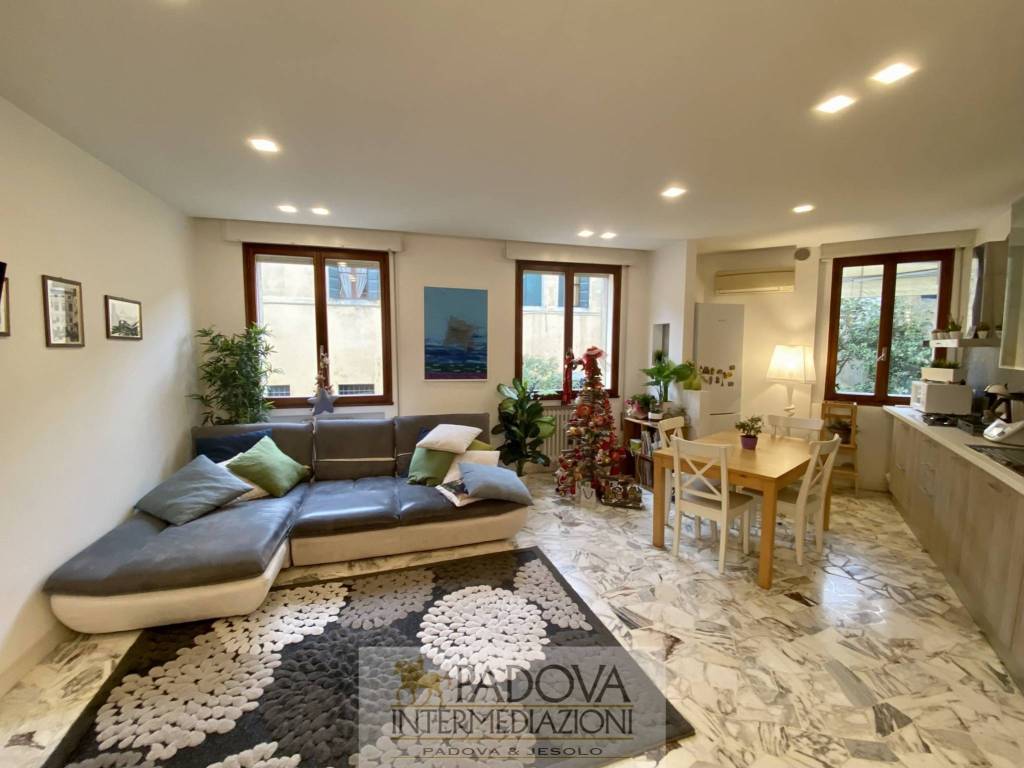 Sale Apartment Padua. 4room flat, Good condition, first floor, parking