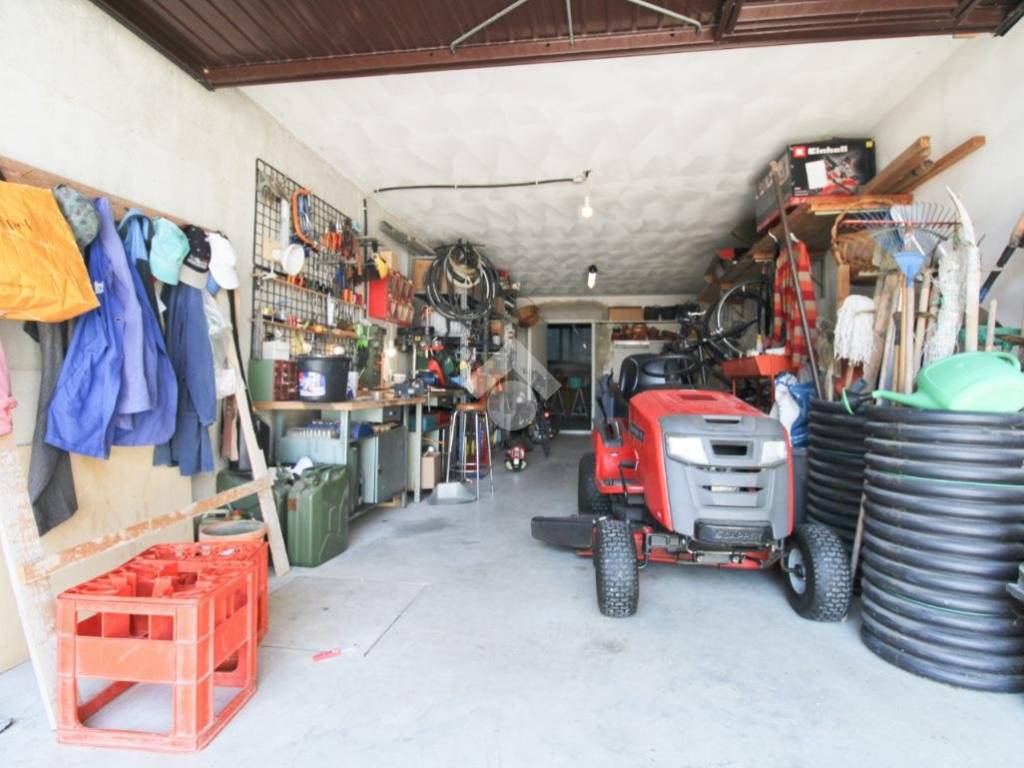 garage 1