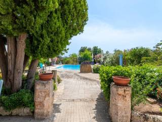 Antica masseria con piscina