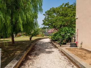 Antica masseria con piscina