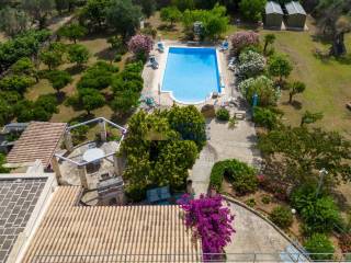 Antica masseria con piscina