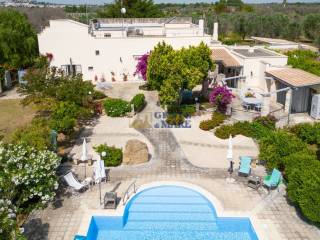 Antica masseria con piscina