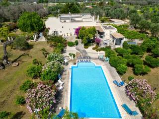 Antica masseria con piscina