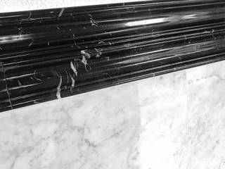 cornice decorativa in marmo nero