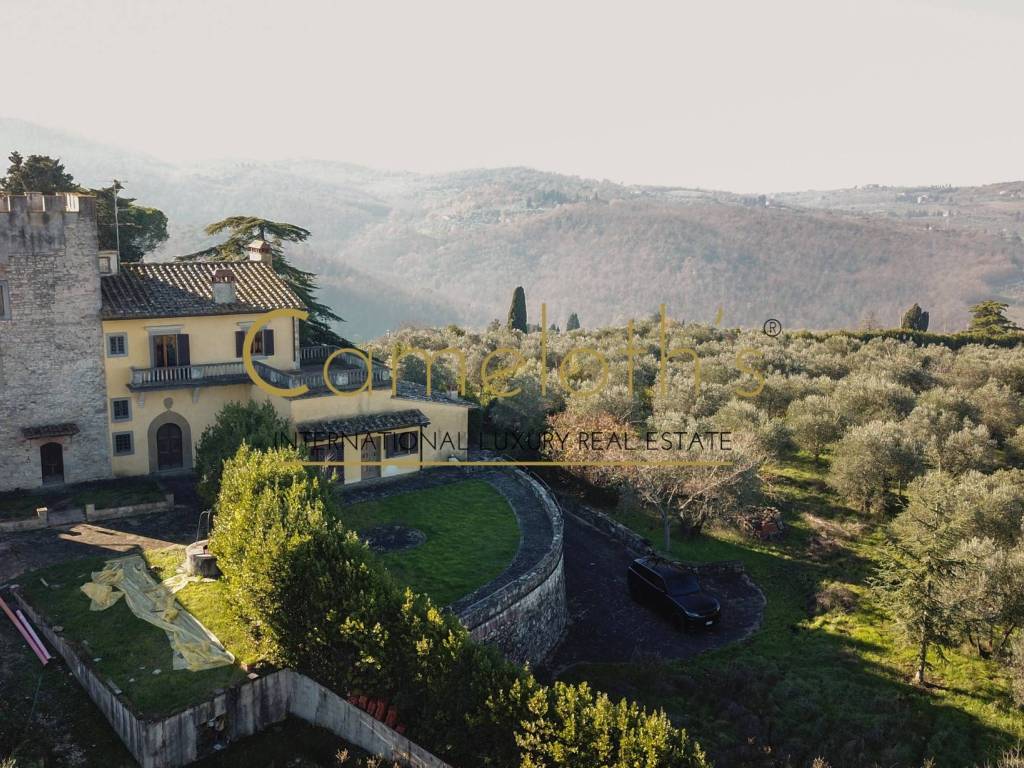 Villa libera su tre lati