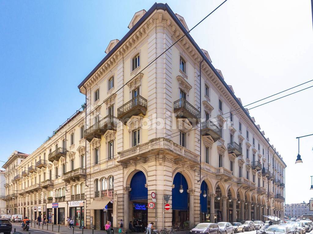 Vendita Mansarda in via Giuseppe Barbaroux 6 Torino. Ottimo stato, con balcone, rif. 108355193