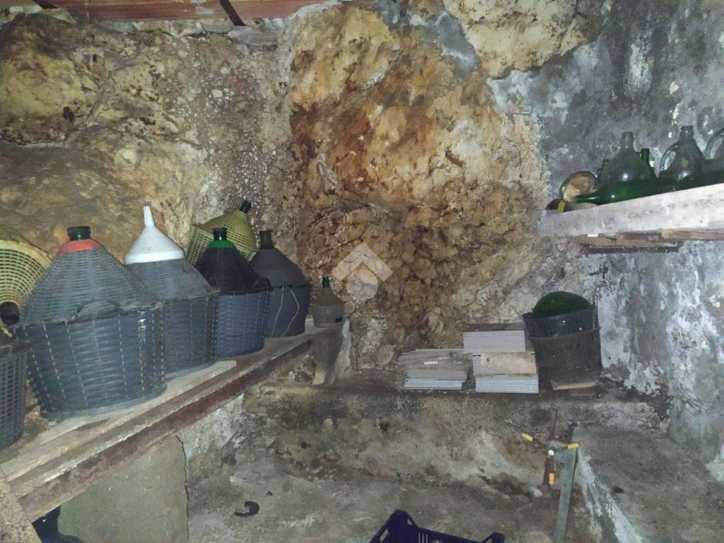 La grotta nella cantina