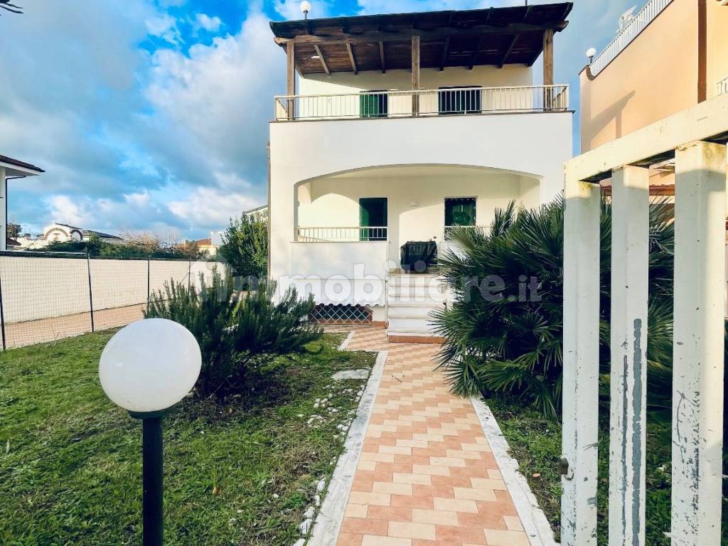 Sale Single family villa Sabaudia. Excellent condition, parking space