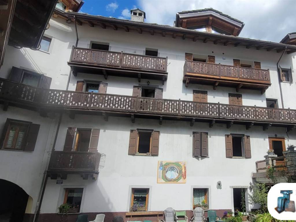 alloggio-centro-courmayeur-arredato-via-roma-carat