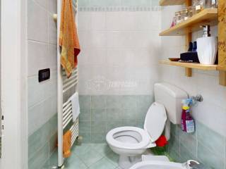 25-Via-Giulia-di-Barolo-Bathroom