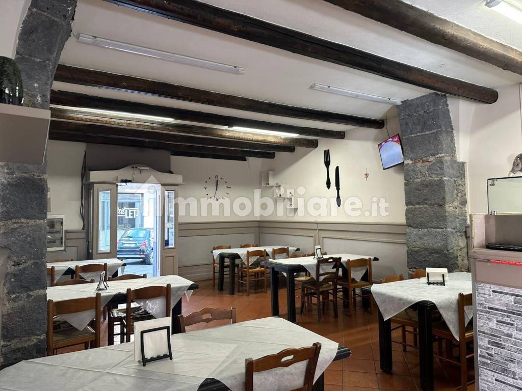 Locale commerciale con laboratorio corso Italia 233, Giarre, Rif