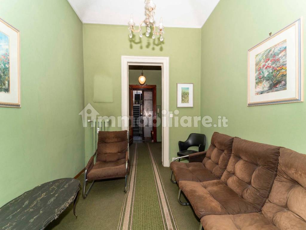 Rent Apartment Turin. 3room flat in via Le Chiuse 11. Good condition