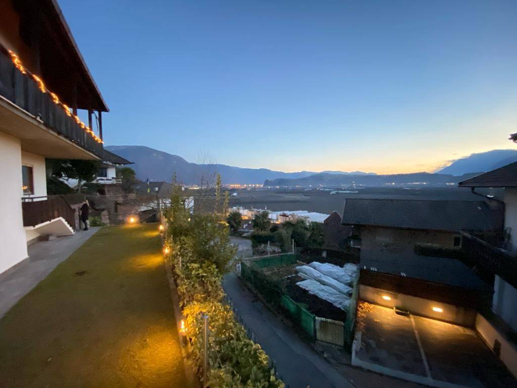 Rent Apartment in villa Bolzano. Excellent condition, parking space